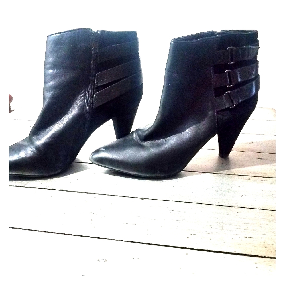 Gianni Bini booties